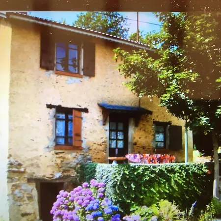 Maison Ancienne En Pierre Holiday home